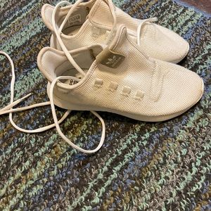 Beautiful white adidas sneaks